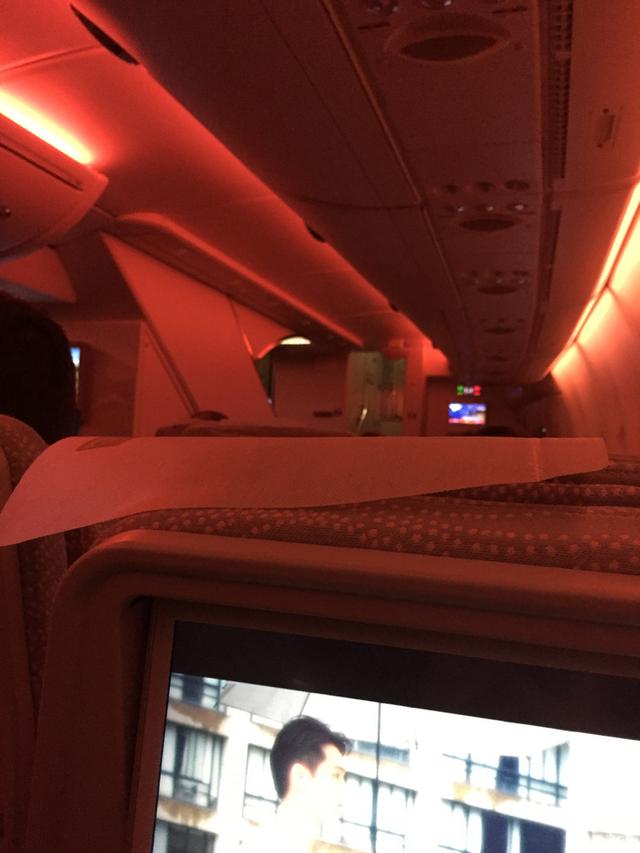 空中巨无霸停产太可惜！拔草土豪航A380经济舱，内部硬件设施一流