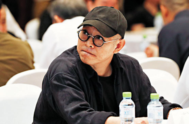 53岁老似70岁，今有4个女儿，又为武汉捐款，网友：他不是中国人