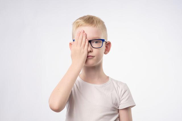 我国青少年近视已近9成，是时候全面思考一下为什么孩子会近视了