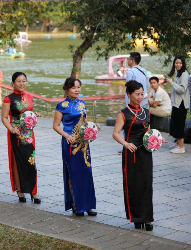 旗袍，流淌着女人的故事与诗意