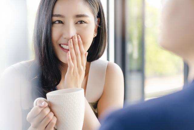 故事：得知男神婚讯，我失落离开，谁知一周后他逃了订婚来追我