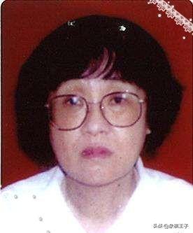 她是新加坡女棋王，20多次获得该国冠军，参加世界比赛胜中国夺冠