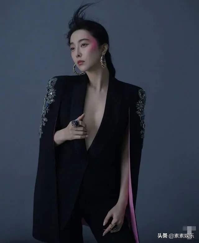 范冰冰戴小红帽做美发，在断糖减肥法之后，她瘦出漂亮的尖下巴