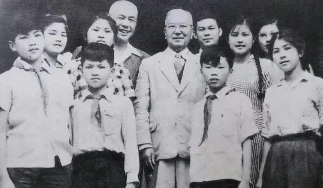 论倾财兴学，无人可比陈嘉庚！女婿李光前慷慨，堂侄办南洋大学