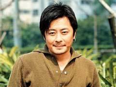 他曾比肩谭咏麟，却遭投毒险丧命，还2度被抛弃，如今落魄无人识