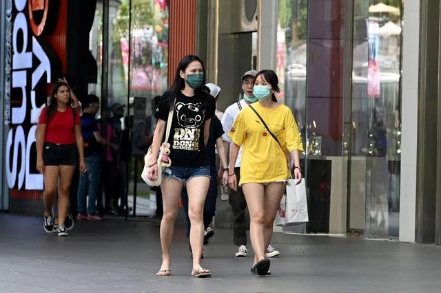 新加坡"佛系防疫"，为什么能控住疫情？但多数国家“抄不了作业”