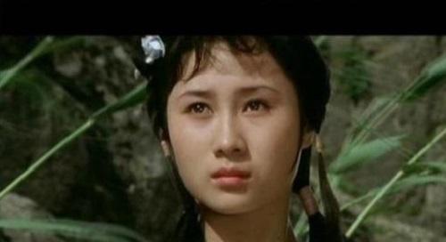 李连杰的绯闻女友，至今单身，移民新加坡成富婆