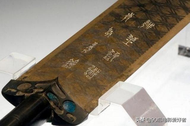 “越王剑”被玻璃划伤后, 遭各界怀疑, 新加坡: 不是故意的