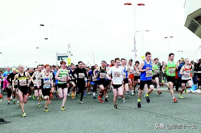 英国沉迷最后的耶稣晚宴，马拉松照跑音乐会照开，囚徒提前回家