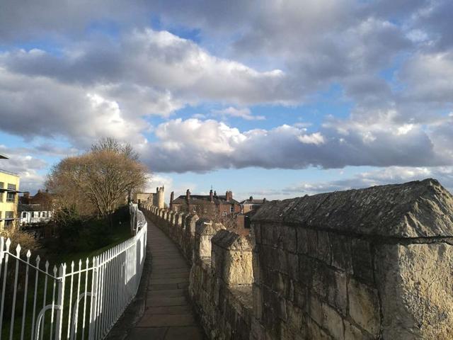 在英国的西安女孩：佛系抗疫后，军队接手超市、医院等公共场所