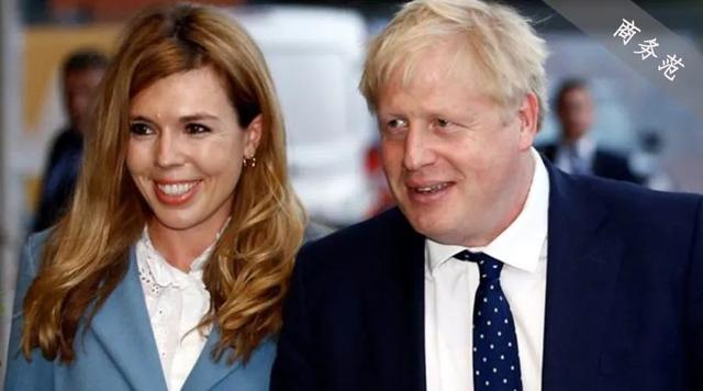 英国首相和小24岁女友“奉子订婚”，政坛大佬爱找啥样另一半？