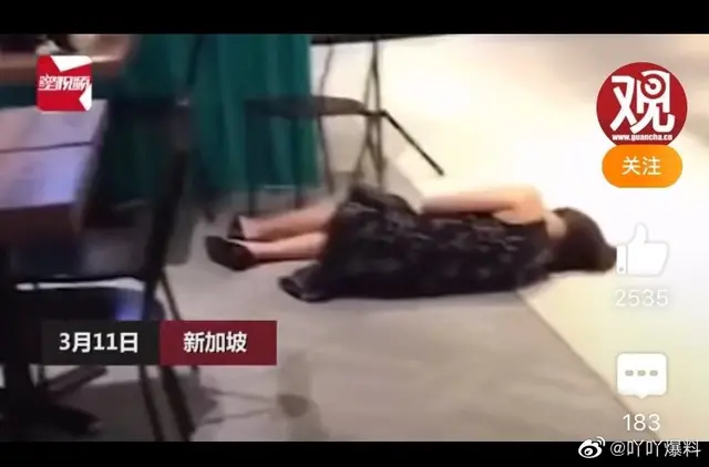 新加坡女子戴口罩晕倒无人敢扶 店员隔半米给她测温