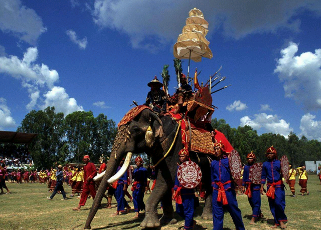 如果想体现泰国的好，就说说它和邻国的对比吧