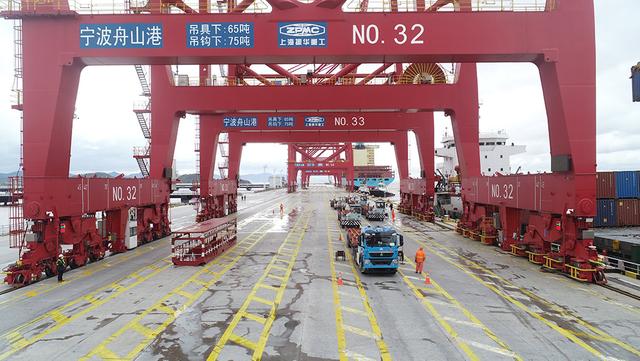 吞舟十万吨 运货六级风走进“世界第一大港”宁波舟山港