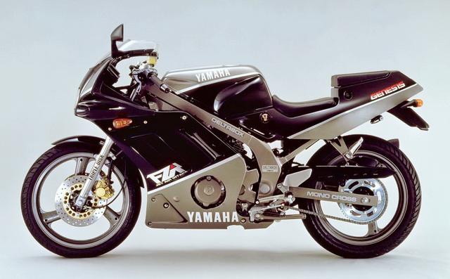 经典车：Yamaha 三十年前的 V 型两缸 FZ150、FZ150
