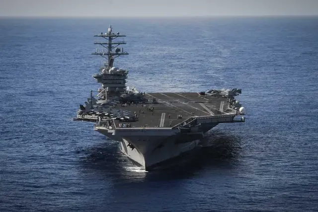 军事题材纪录片《航空母舰日志 Carrier》