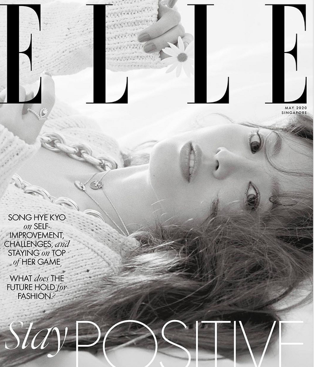 离婚后的宋慧乔不再是清甜模样！穿吊带裙性感迷人，有种别样的美