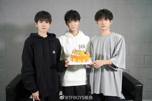 “养成”TFBoys“速成”张艺凡：时代峰峻的双向“偶像实验”