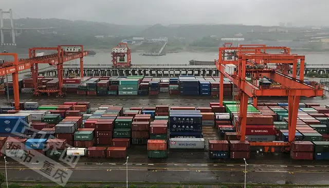 通道带物流：重庆果园港与新加坡港“双枢纽港”联动