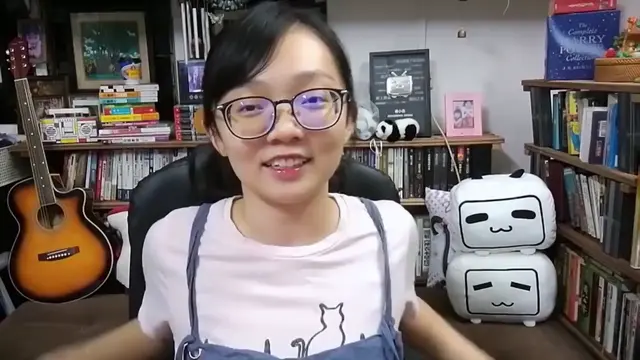 马来西亚小妹妹拿到新加坡旅游办事处发的奖，好开心的