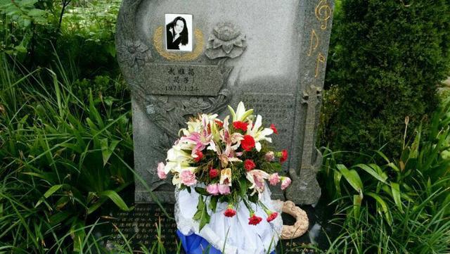 27岁女歌手投缳自尽：高晓松落泪，许巍烧歌，汪峰连写两篇墓志铭