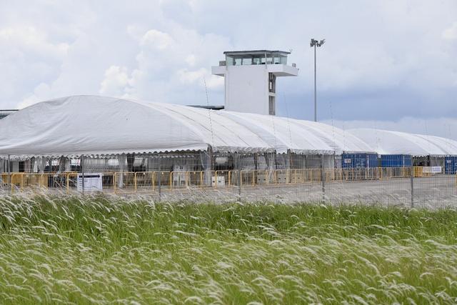 新加坡樟宜会展中心的方舱医院，远程视讯机器人成为亮点