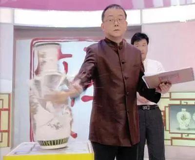 9位明星收藏曝光：成龙8个仓库赵忠祥5亿收藏，王刚堪比“和珅”