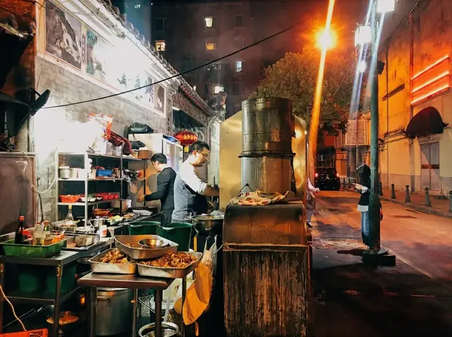 澳门原味道，那些本地人也会去的隐世店铺！庙宇前的大排档！