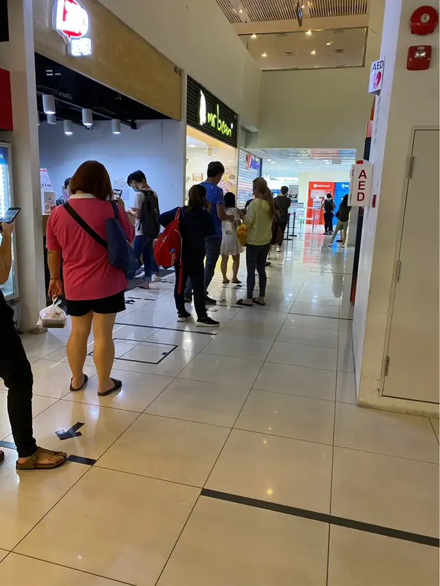 封城前的新加坡超市