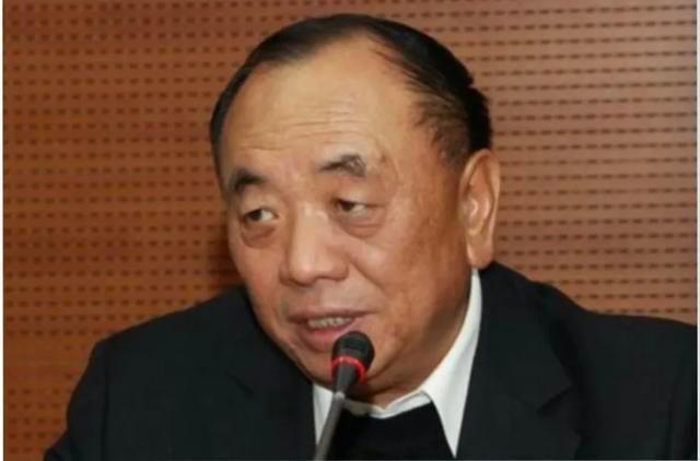 “医疗界华为”打败海底捞，他40天身价涨250亿，成为新加坡首富