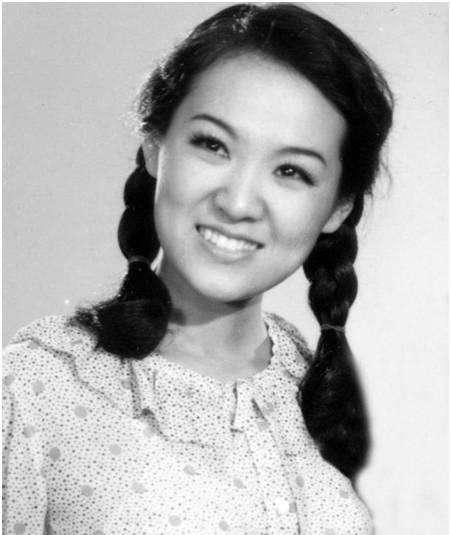 不明智的郑绪岚：放弃事业远嫁美国，婚姻失败，男友逝去