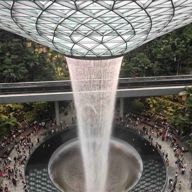 抛开汇率，新加坡绝对值得来！ 只要你耐热就没问题 星耀樟宜强烈推荐！ 环球影城比大阪的小不少，过山车也属于毛毛雨级别！ 圣淘沙就是人多，其他还好！ 最推荐来新加坡入住凯宾斯基酒店，早餐是新加坡住过的最