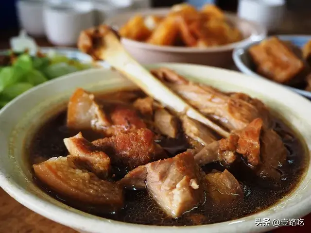 肉骨茶：你吃肉，我喝汤，别客气！