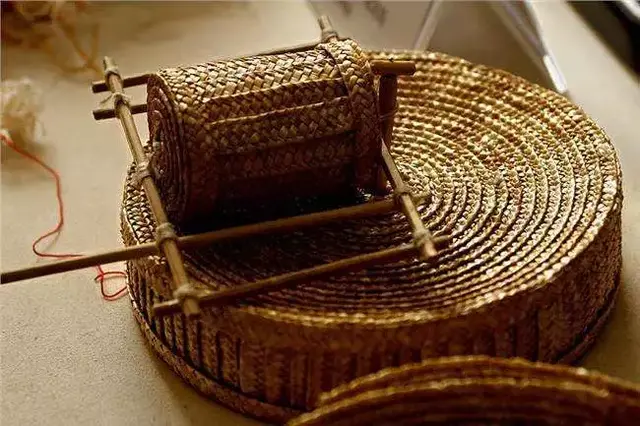 大名草编传承人王群英：巧手编织草编辉煌