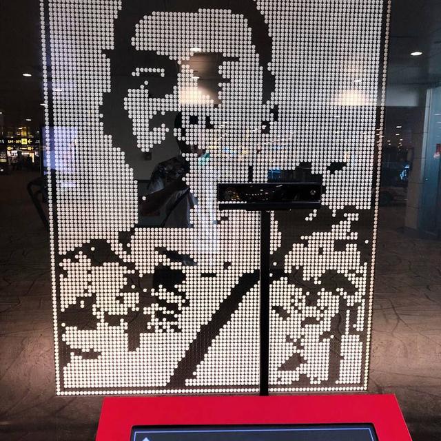 全球最美机场！推荐几大亮点！ ️：蝴蝶谷T3航站楼2楼7-11便利店旁玻璃门进去24小时开放，白天才把蝴蝶放出来！，新加坡人很细心进去以后完全感受到里面的湿度和温度大不一样，里面都是真花供蝴蝶采蜜！ 