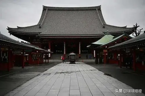 疫情还没完，300万人下岗了。