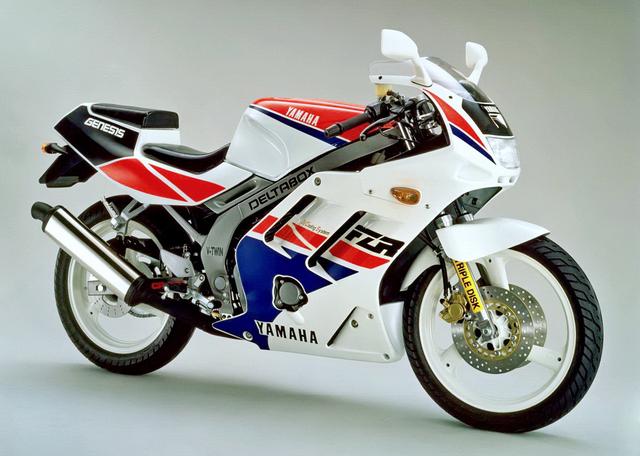 经典车：Yamaha 三十年前的 V 型两缸 FZ150、FZ150
