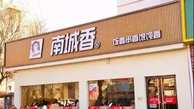 中式快餐不行？这家餐厅年赚6亿，为中式快餐正名