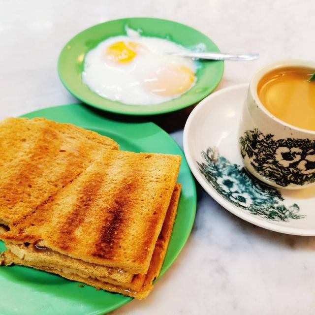 新加坡美食探店 - 亚坤咖椰吐司 店名：亚坤咖椰吐司 地址：新加坡远东广场中国街1801-01 交通：地铁DT18 Telok Aye站下来走路3分钟 人均：新币4.8元 人民币25元 特色： 亚坤咖
