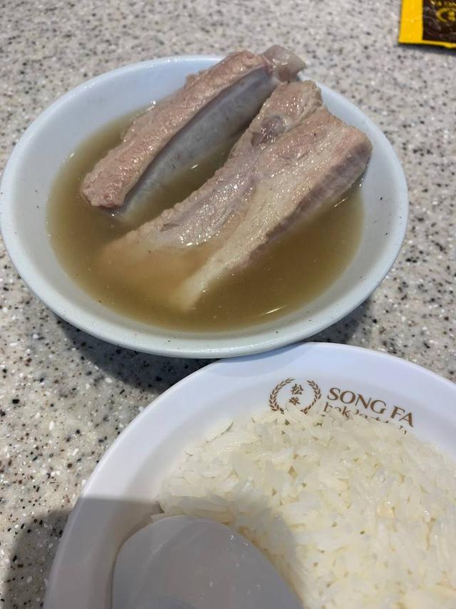 一次愉快避世的新加坡之旅 圣淘沙 环球和赌场之旅！还有就是新加坡狮城的地标啦 福康宁公园 网红的拍照打卡点，地点有点难找，但拿着图片问工作人员都能找到，哈哈，我的路途找得有点久。 哈芝巷 特色的建筑，