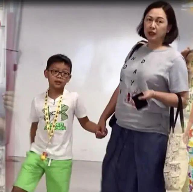 她是tvb五美之一，48岁未婚生子独自抚养，近照发福沧桑无人识