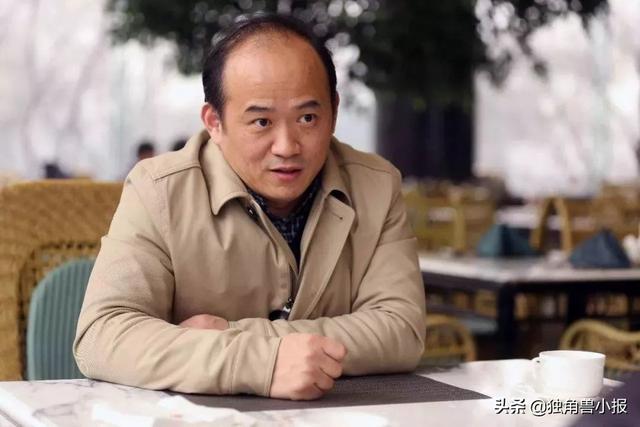 前湖北首富落幕：39岁身家20亿，住18万一晚的酒店，终远走海外