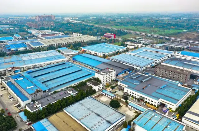 杨国福麻辣烫： 郫都造“新贵”，每天惊艳100万人挑剔的味蕾