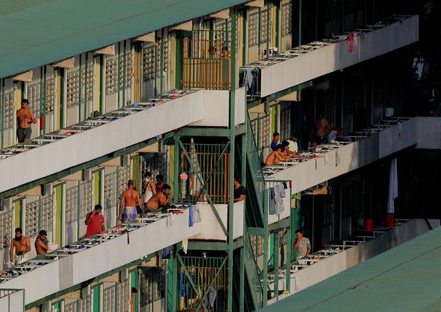 新加坡确诊过万，外籍劳工境况凄惨，专家预测最终感染或超2万人