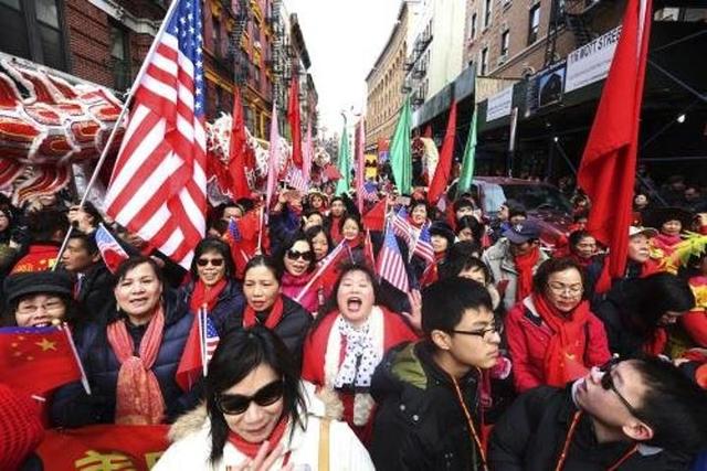 美国感染激增却紧急撤侨，国内美籍华人该冒着被感染风险回去吗