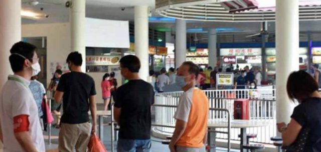 工资大跌！新加坡数十万人降薪，被迫拿无薪假......