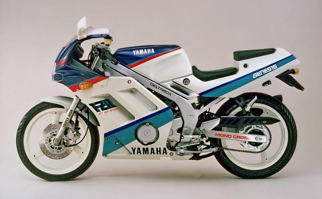 经典车：Yamaha 三十年前的 V 型两缸 FZ150、FZ150