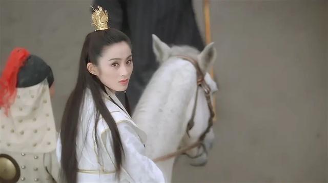 挤走张敏与富豪汪雨同居3年的赵薇，为何情定"二婚丑男"黄有龙？