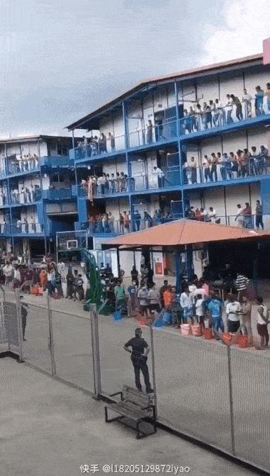 新加坡越来越多外籍劳工感染新冠，军医进驻隔离宿舍