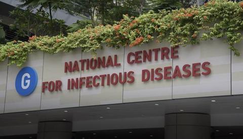 新加坡专家：疫情高峰还没到，别大意